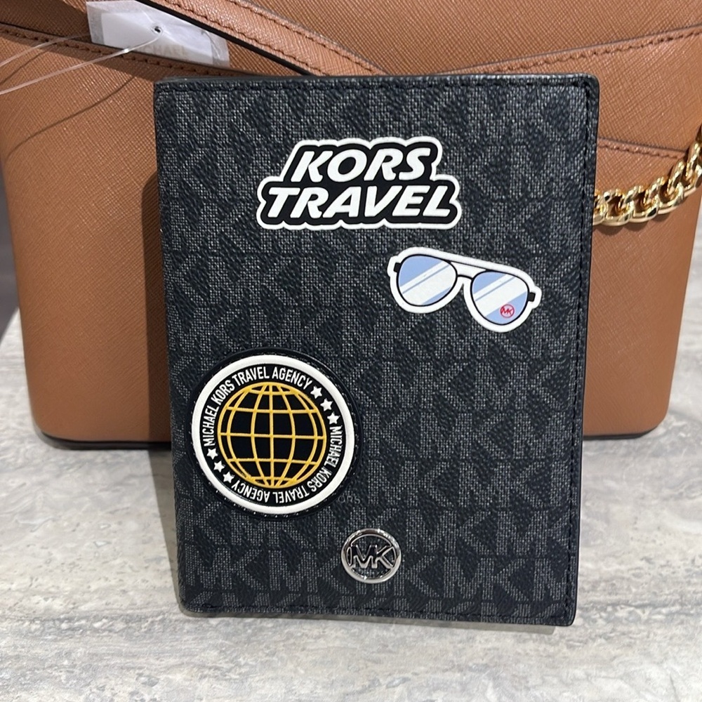Michael Kors Jet Set Travel Md Embellished Signature Logo Passport Case
Black - Picture 16 of 16